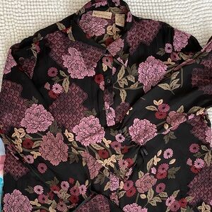Beautiful vintage button down Floral Blouse